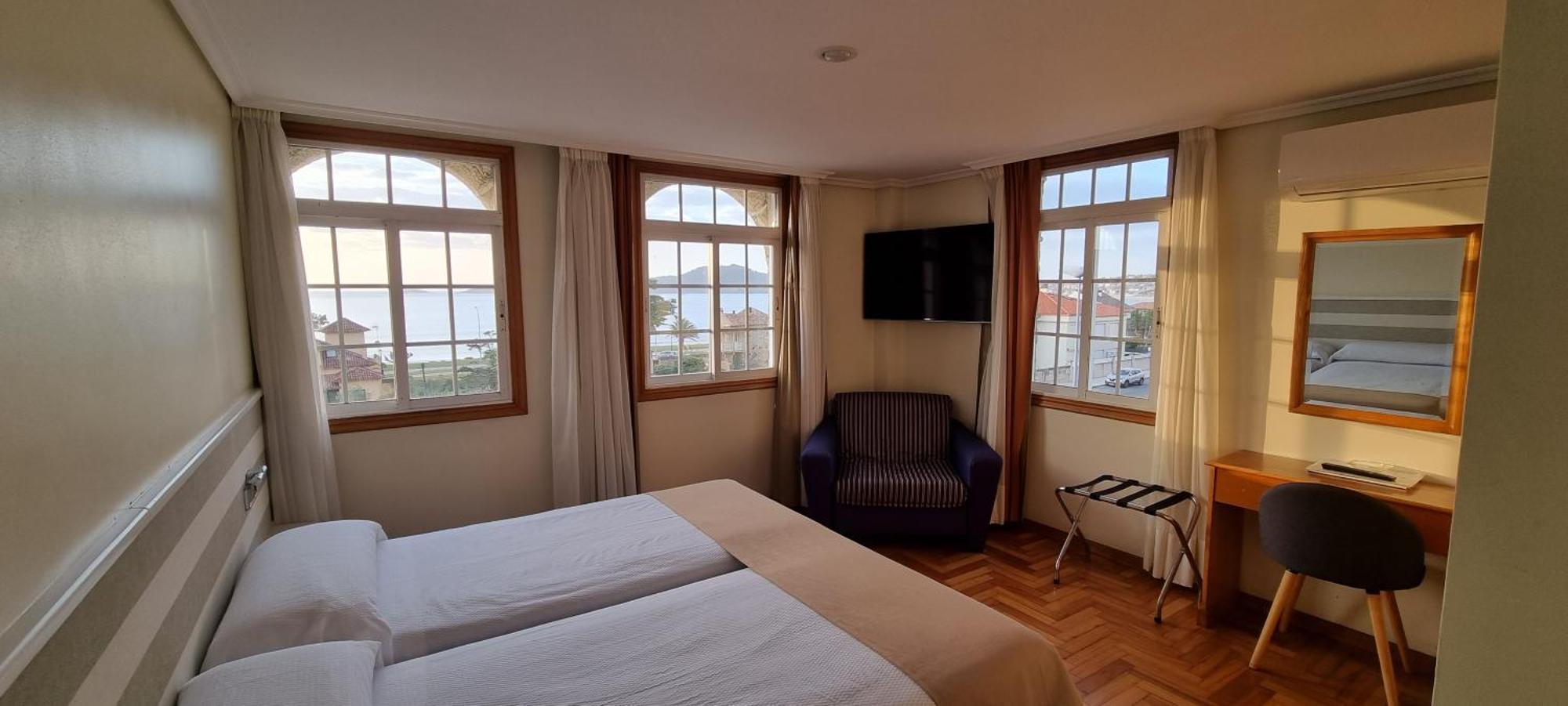 Hotel Miramar Nigran Bagian luar foto